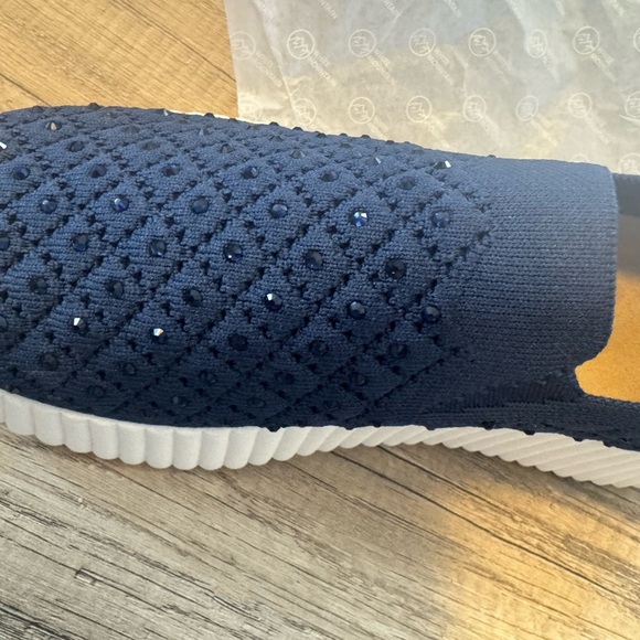 White Mountain Blue and Cream Loafers Slip-On Shoes - Picture 4 of 6